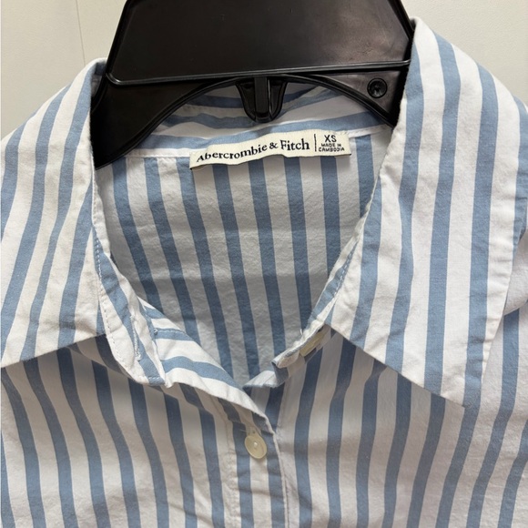 Abercrombie & Fitch Light Blue and White Striped Button-Down Shirt - Picture 2 of 4